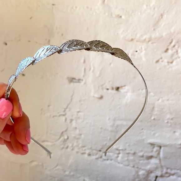 Leaf Asymmetrical Headband - Picture 8 of 9